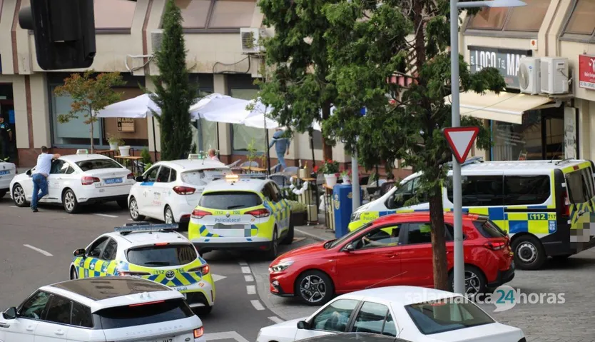 Patrullas de la Policía Local en la Puerta de Zamora