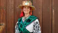 Brígida García, una mujer de 50 años, experimenta por primera vez la sensación de participar en la Ofrenda Floral: "Es la ilusión de toda mi vida"