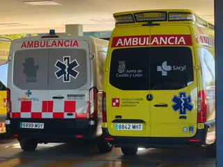 Ambulancia y ambulancias en el hospital de Salamanca. CAUSA. S24H.