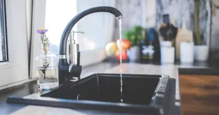 Water kitchen black design 1024x683
