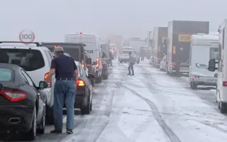 José Vicente ICAL . La intensa nevada de las últimas horas obliga a cerrar al tráfico la Autovía de la Ruta de la Plata (A 66) entre Sorihuela y Vallejera de Riofrío (Salamanca) (9)