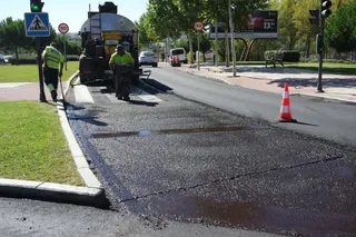 Mañueco visita las obras en el cruce de la avenida Fernando III El Santo con la avenida Reina Berenguela