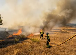 Los bomberos de Ledesma durante su intervención en Gejo del Barro