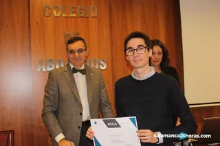 Entrega de becas a estudiantes de la Escuela Practica Juridica24