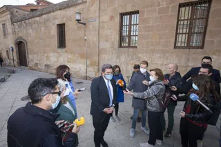 José Luis Escrivá atiende a los medios antes de su visita al centro de la Red Acoge en Salamanca | Agencia ICAL