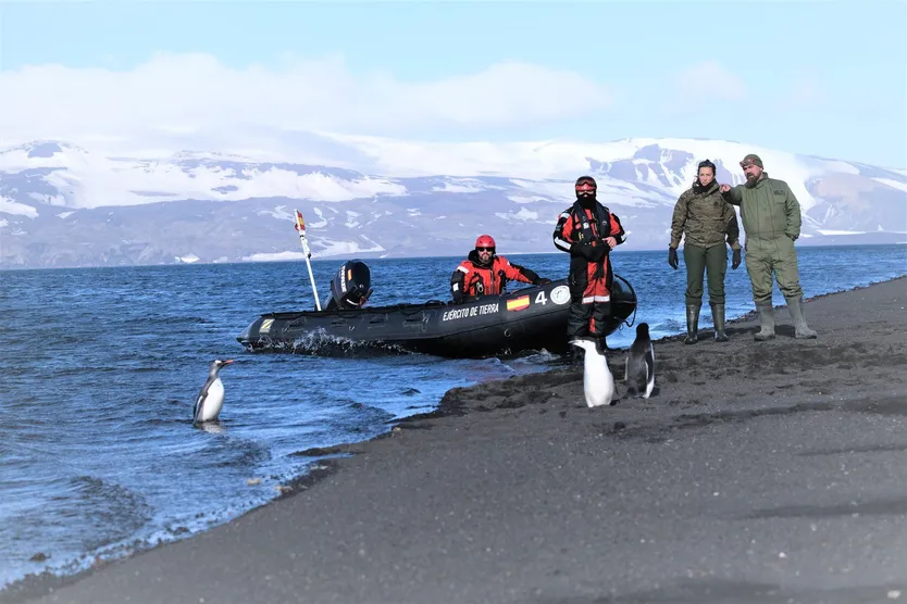 Descarga de material en la Base Antártica Española “Gabriel de Castilla” | ET