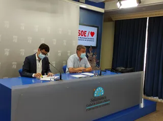 Los concejales socialistas José Luis Mateos y Marcelino García en la Sala de la Palabra del Teatro Liceo. Foto SALAMANCA24HORAS
