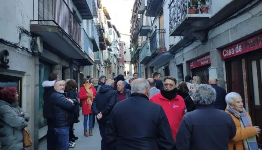 Concentración silenciosa ante la sede del PSOE de Béjar 