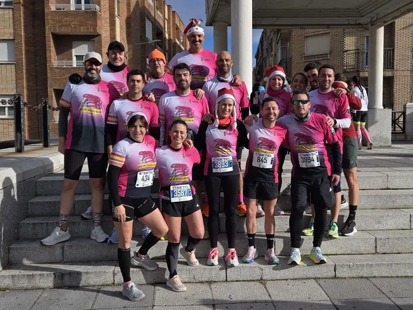 Un grupo de corredores en la San Silvestre 2025