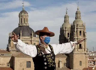 El folclorista salmantino Ángel Rufino de Haro, popularmente conocido como El Mariquelo, volverá al cielo de Salamanca este domingo. Foto ICAL (1)