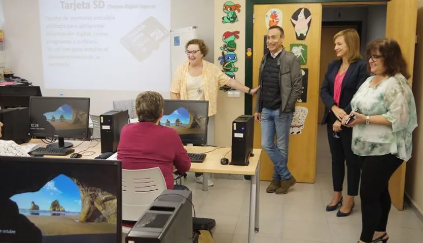Taller Me atrevo con la tecnología Carbajosa (4)