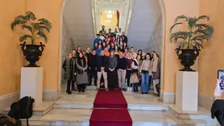 La concejala de Deportes, Almudena Parres, recibe a una representación del atletismo salmantino en homenaje a los éxitos cosechados durante este año