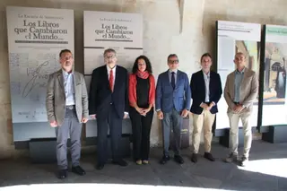 El rector de la USAL inaugura la exposición "La Escuela de Salamanca. Los libros que cambiaron el Mundo"