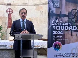 Alcalde Carlos García Carbayo en la presentación de 'Las Llaves de la Ciudad'