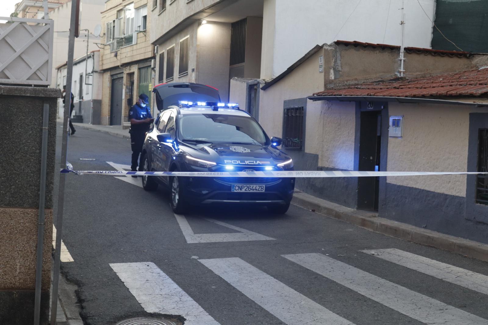 Hallan un cad&aacute;ver con signos de violencia en un fumadero de Pizarrales
