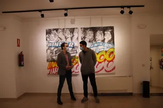 Ángel Fernández, inaugura la exposición de pintura y grabados ‘Coches, coches y ante todo coches’ del autor Álvaro Perote