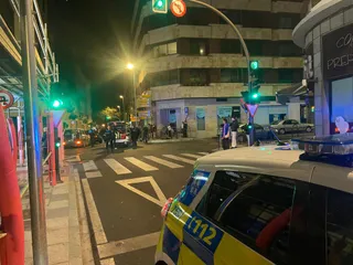 Una espectacular colisión entre dos turismos obliga a cortar parte de la avenida de Italia y la calle Álvaro Gil