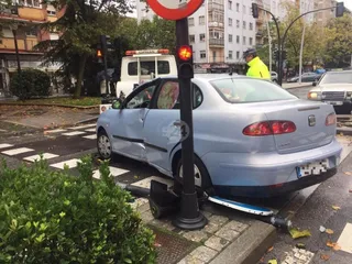 Arrollada una mujer en Federico Anaya tras el choque entre dos coches