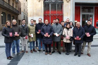 Miembros del PP y de Nuevas Generaciones celebran el Día de la Constitución