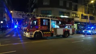 Bomberos en una intervención durante la noche. Foto de archivo