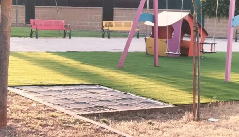 Doñinos, robo césped artificial parque 1