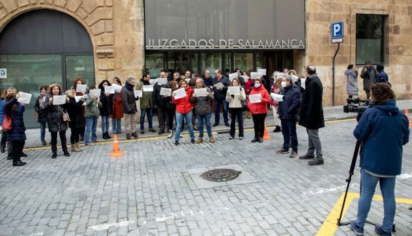 Concentración ante los juzgados de Salamanca por los cambios de la Ley Orgánica de Eficiencia Organizativa
