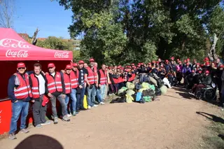 Recogen 185 kilos de basura en la ribera del Tormes en Salamanca en una jornada de voluntariado ambiental