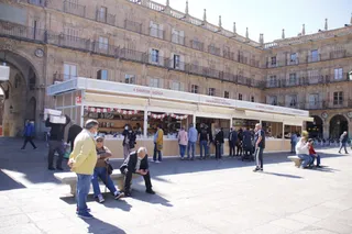 Feria del Libro en la Plaza Mayor de Salamanca.