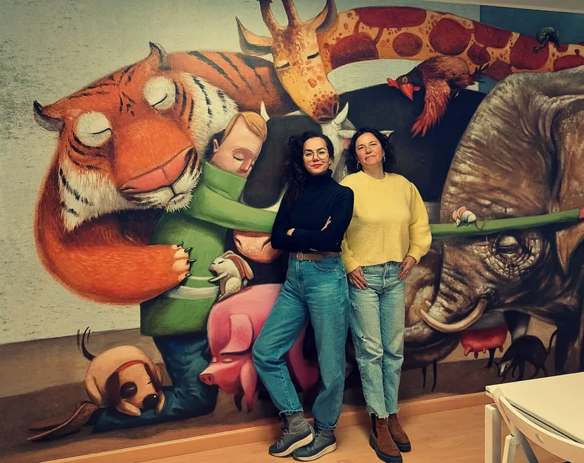 Noe Terrassa, coordinadora del área social y fundadora del programa, y Thaïs Sánchez, técnica del área social del programa