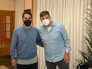 Luis Ayllón, nuevo entrenador de Unionistas, junto al director deportivo, Toni
