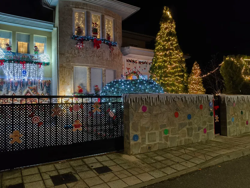Decoración navideña ganadora en Carbajosa "Casita de Jengibre"