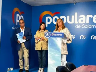 Los procuradores del PP por Salamanca, José María Sánchez, Rosa Esteban y Carmen Sánchez Bellota.