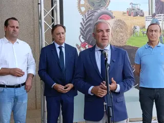 Elías Bendodo en su intervención junto a David Mingo, Carlos García Carballo y Pedro Samuel Martín. 