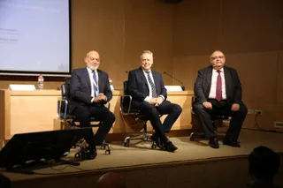 El consejero de Sanidad, Alejandro Vázquez Ramos, participa en la mesa redonda: '¿Cómo impulsar la oncología radioterápica desde las administraciones públicas? Realidades y perspectivas'