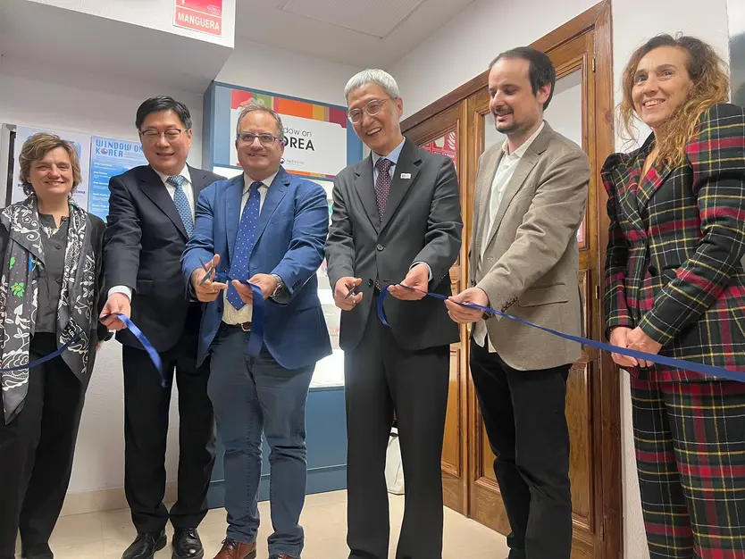 La Facultad de Filología inaugura el espacio “WOK” de estudios coreanos