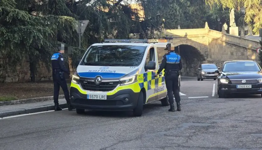 Policía Local en la glorieta del Concilio de Trento