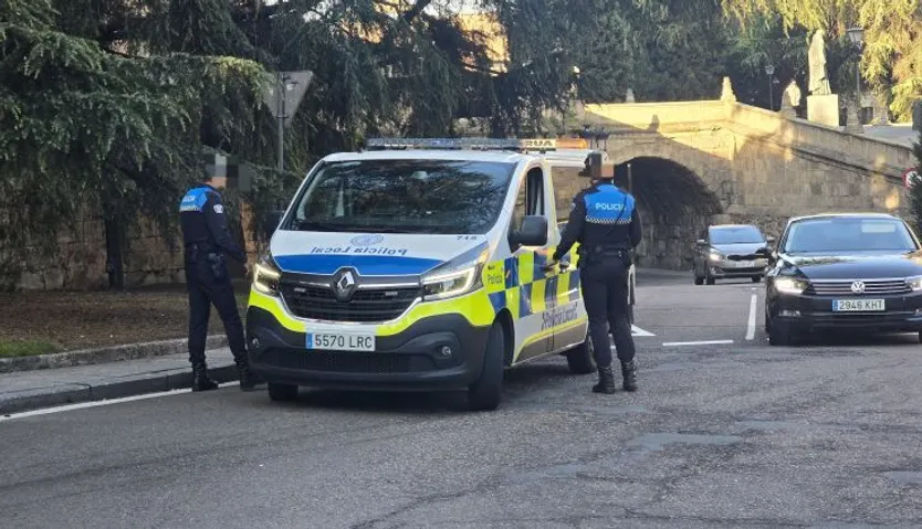 Policía Local en la glorieta del Concilio de Trento