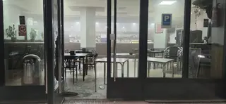 Imagen de los desperfectos ocasionados en el restaurante de la gasolinera del Recinto Ferial de Salamanca que ha sido asaltado en la madrugada de este domingo 16 de agosto 