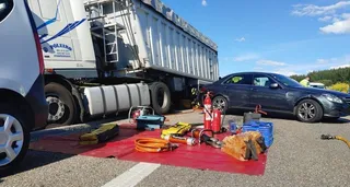 Imagen del accidente en la A-6 de los Bomberos de Ponferrada publicada por El Bierzo Digital
