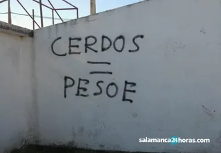 Pintadas contra el PSOE en San Pedro de Rozados (3)