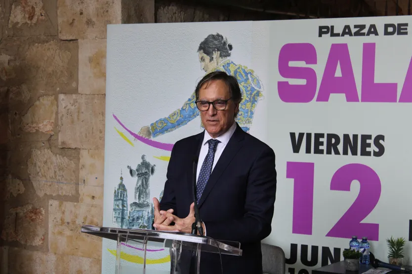 El alcalde Carlos García Carbayo en la presentación de la segunda corrida extraordinaria por San Juan de Sahagún