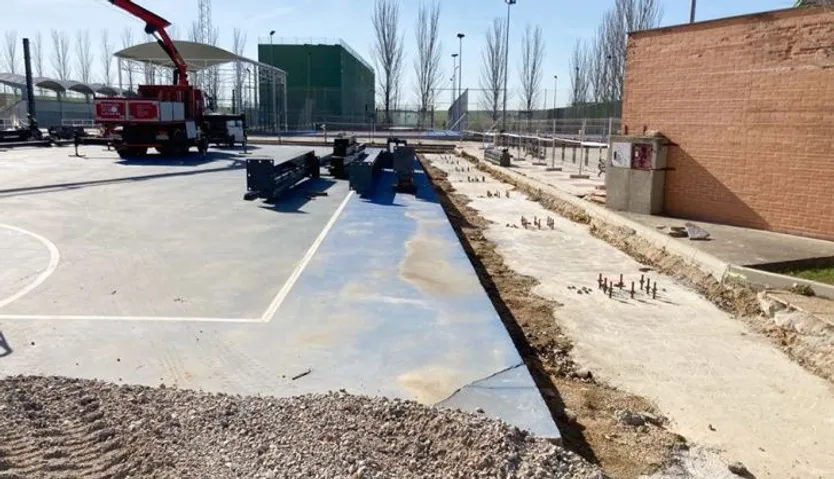 Última fase obras cerramiento pista complejo deportivo Carbajosa (5)