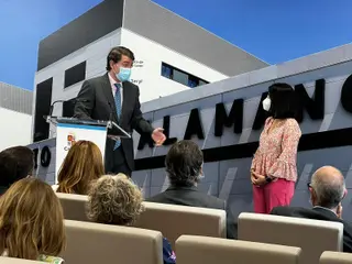 Mañueco y Carolina Darias durante su visita al Hospital