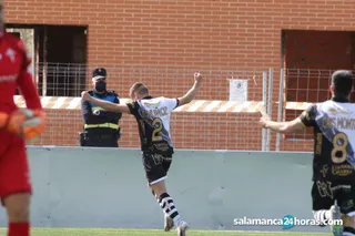 Íñigo Muñoz celebra su gol ante el Racing Ferrol