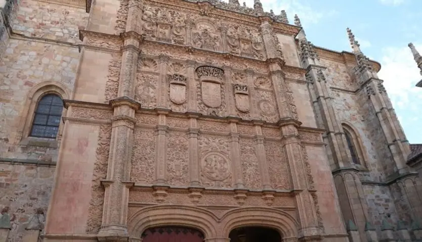 Fachada de la Universidad