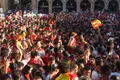 La afición llena de color la Plaza Mayor en la gran final