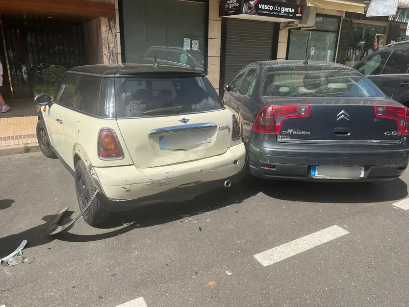 Cuatro vehículos se han visto implicados en un accidente en la avenida de los Comuneros