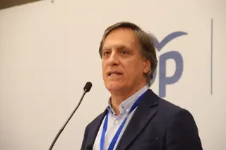 Carlos García Carbayo en un discurso tras vencer en las elecciones municipales de 2023