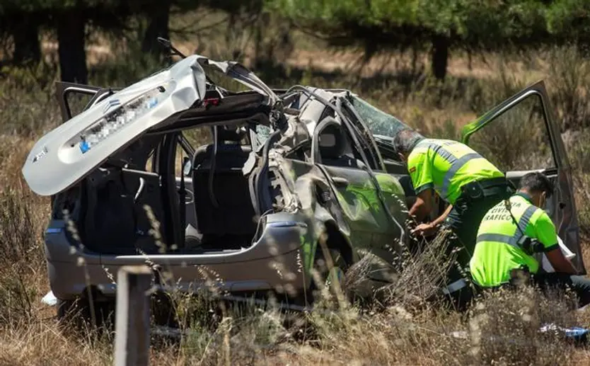 Accidente de tráfico en Espeja. FOTOS VICENTE(2)