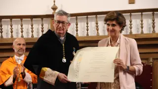 La UPSA entrega la Medalla de Oro a María San Gil, figura clave en la lucha contra el terrorismo de ETA
